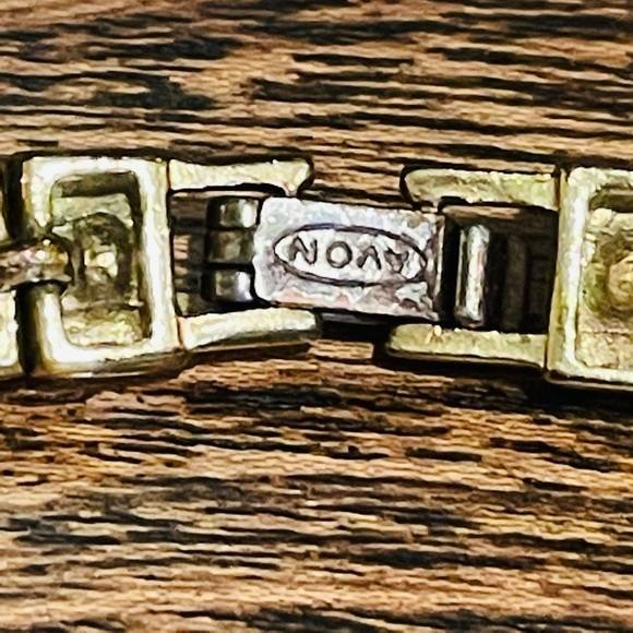 Classic Vintage AVON tennis bracelet. - Picture 7 of 12